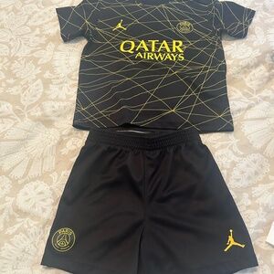 Paris Saint Germaine soccer club kit (jersey+ Shorts)